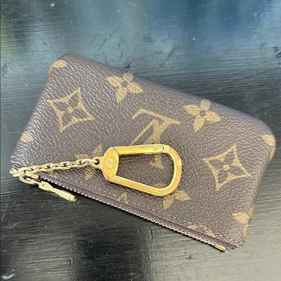 Louis Vuitton Monogram Key Pouch - Picture 3 of 14